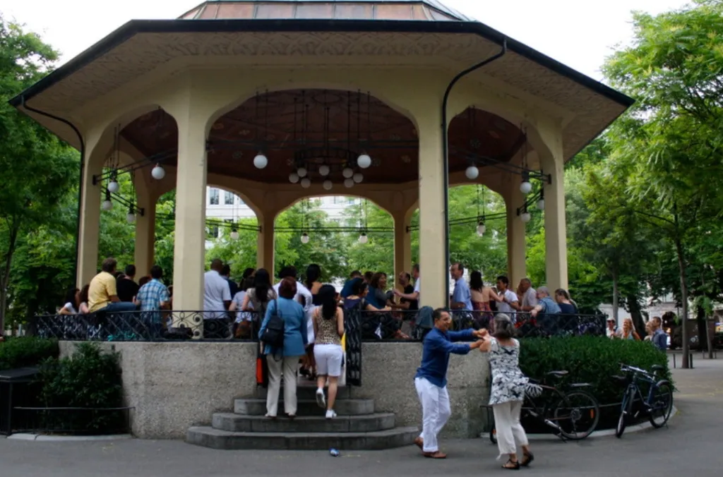 Bachata social dancing under the gazebo at Bürkliplatz, Zurich
