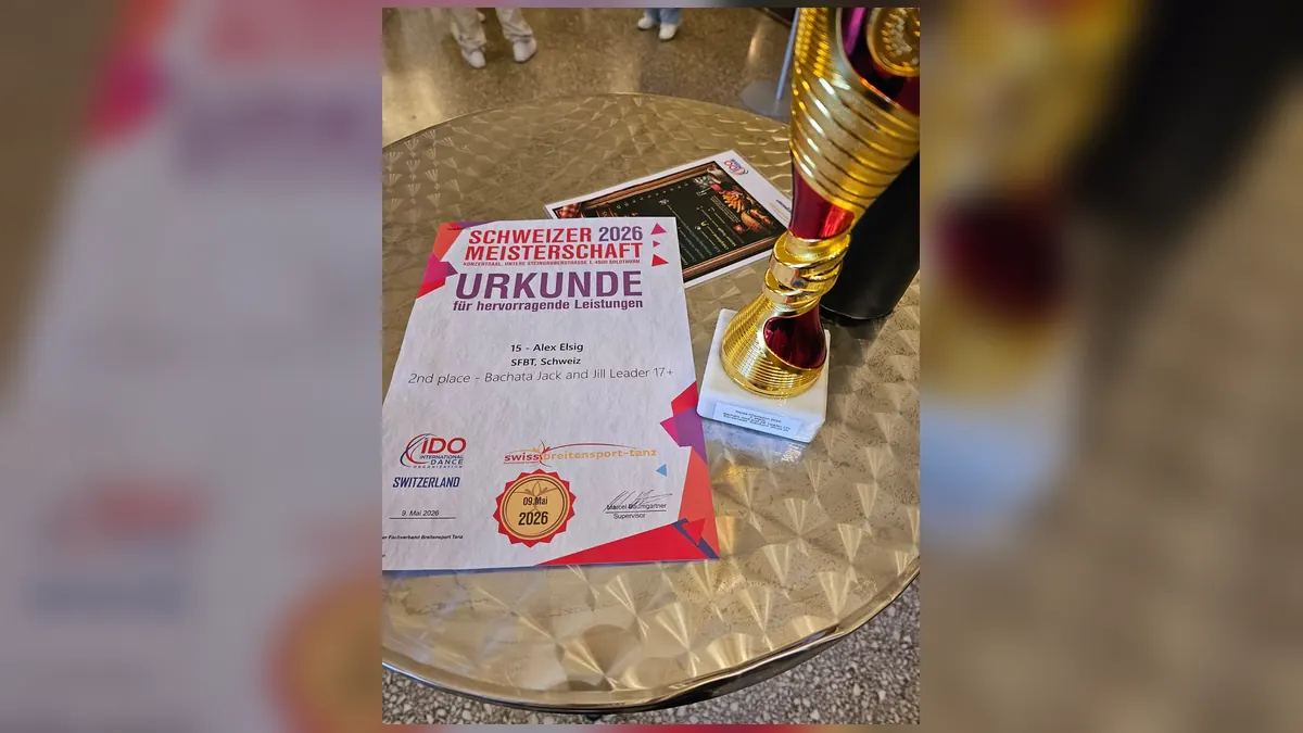 AXcent gewinnt IDO Schweizer Bachata Silber durch Alex Elsig Urkunde und Pokal