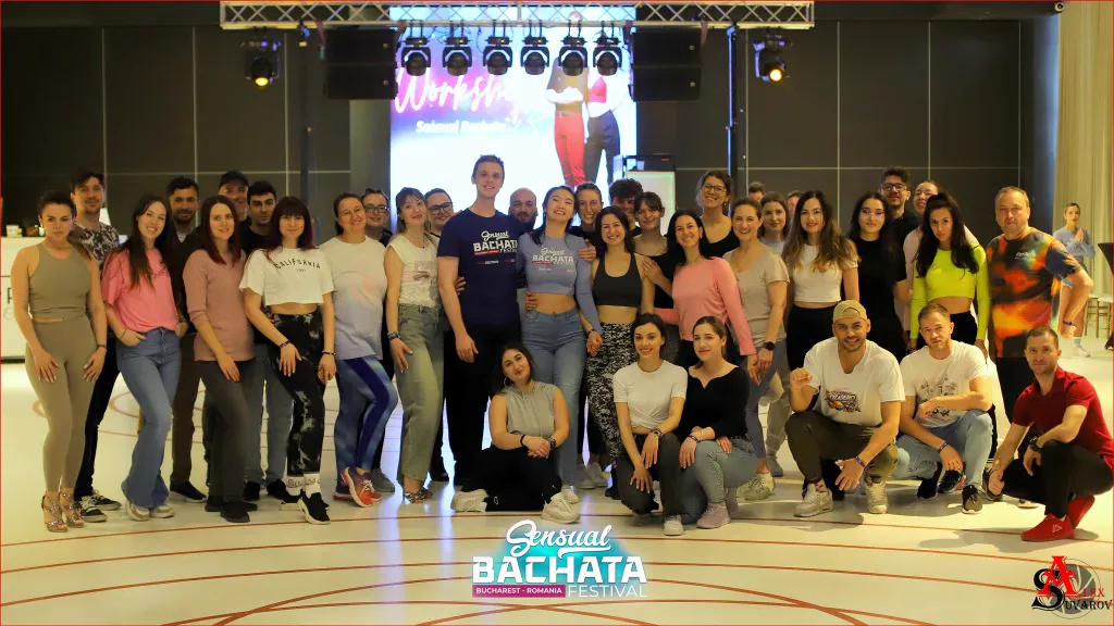 Large group photo from a weekend Bachata intensive workshop