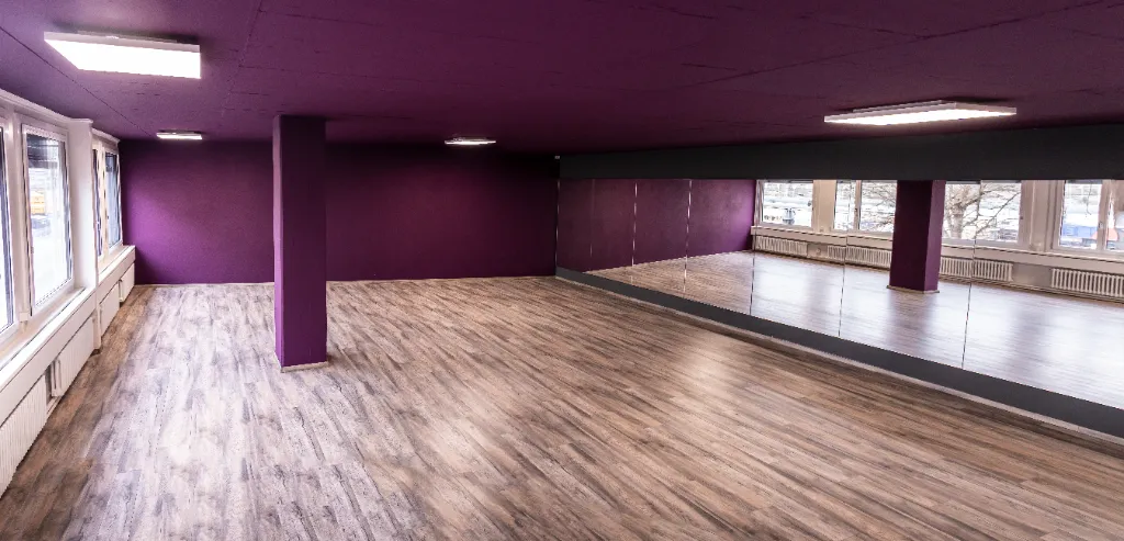 Weitwinkelansicht des AXcent Dance Studiosaals